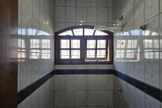 Banheiro Social de casa para alugar com 2 quartos, 70m² em Vila Galvão, Guarulhos