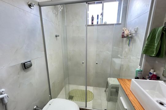 Banheiro de apartamento à venda com 2 quartos, 60m² em Inhaúma, Rio de Janeiro