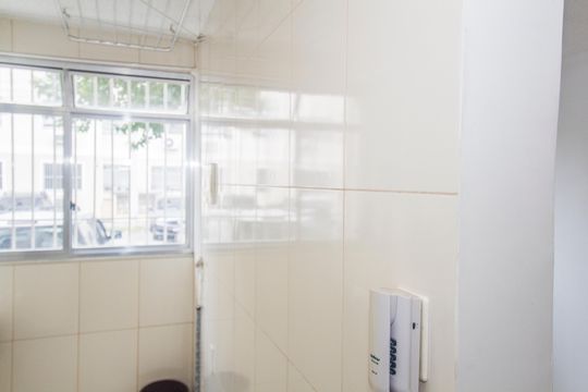 Cozinha e Área de Serviço de apartamento para alugar com 2 quartos, 45m² em Rocha Miranda, Rio de Janeiro