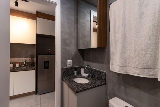 Banheiro de kitnet/studio para alugar com 1 quarto, 25m² em Barra Funda, São Paulo