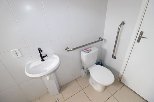 Banheiro de apartamento à venda com 2 quartos, 50m² em Jardim Guaianazes, São Paulo
