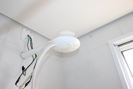 Banheiro de apartamento à venda com 2 quartos, 50m² em Jardim Guaianazes, São Paulo