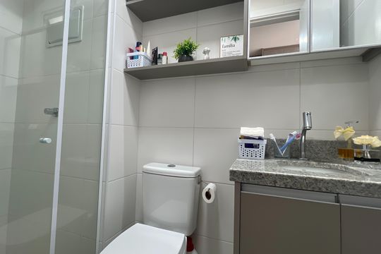 Banheiro de kitnet/studio para alugar com 1 quarto, 39m² em Caminho das Árvores, Salvador