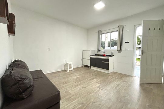 Sala de casa para alugar com 2 quartos, 70m² em Campeche Central, Florianópolis