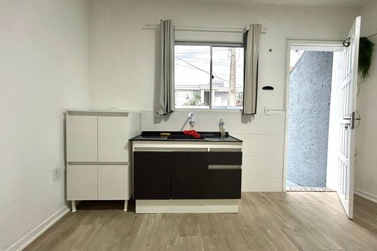 Sala / Cozinha  de casa para alugar com 2 quartos, 70m² em Campeche Central, Florianópolis