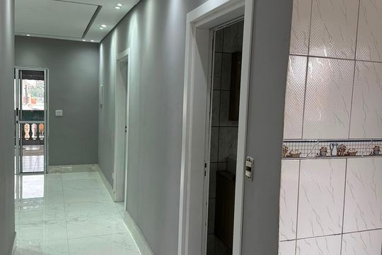 Corredor de casa para alugar com 2 quartos, 100m² em Jardim do Campo, São Paulo
