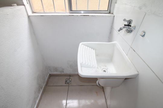 Área de Serviço de apartamento para alugar com 2 quartos, 45m² em Parque Peruche, São Paulo