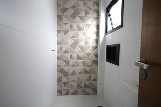 Banheiro de apartamento à venda com 2 quartos, 44m² em Jardim Ocara, Santo André