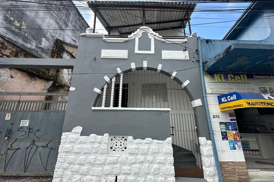 Fachada de casa para alugar com 3 quartos, 139m² em Centro, São Vicente