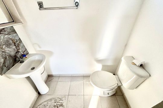 Banheiro  de apartamento para alugar com 2 quartos, 52m² em Jardim Maringa, São Paulo