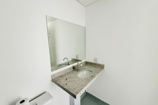 Banheiro de kitnet/studio para alugar com 1 quarto, 25m² em Vila Congonhas, São Paulo