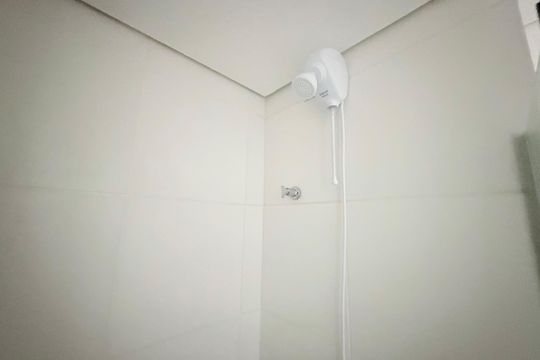 Banheiro de kitnet/studio para alugar com 1 quarto, 25m² em Vila Congonhas, São Paulo