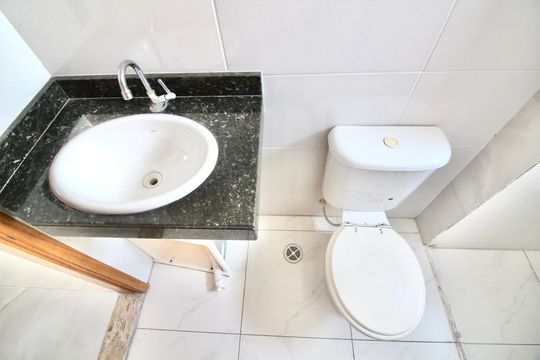 Banheiro 1 de apartamento à venda com 2 quartos, 55m² em Vila Guilhermina, São Paulo