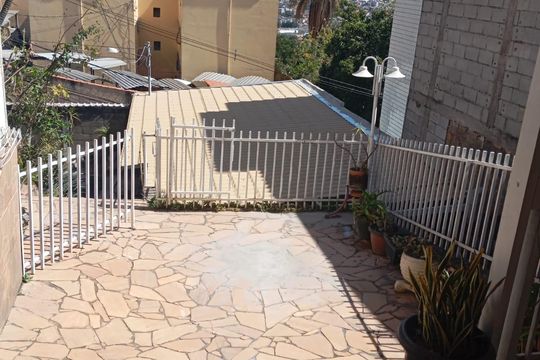 Varanda de casa para alugar com 2 quartos, 100m² em Barreiro, Belo Horizonte