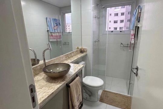 Banheiro de apartamento à venda com 2 quartos, 56m² em Vila Osasco, Osasco
