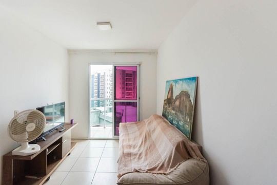 Sala de apartamento para alugar com 2 quartos, 61m² em Imperial de São Cristóvão, Rio de Janeiro