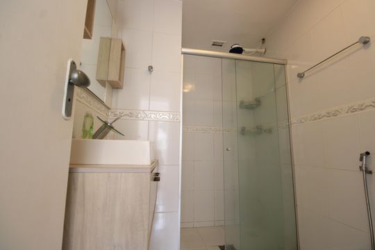 Banheiro de apartamento à venda com 2 quartos, 68m² em Pechincha, Rio de Janeiro
