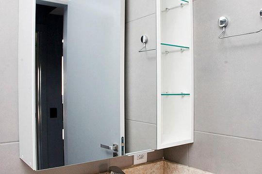 Banheiro de apartamento para alugar com 1 quarto, 34m² em Cidade Baixa, Porto Alegre