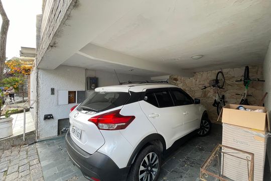 Garagem de casa para alugar com 4 quartos, 350m² em Jardim das Vertentes, São Paulo