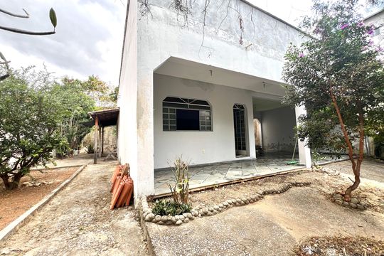 Fachada de casa à venda com 3 quartos, 360m² em Pedra Azul, Contagem