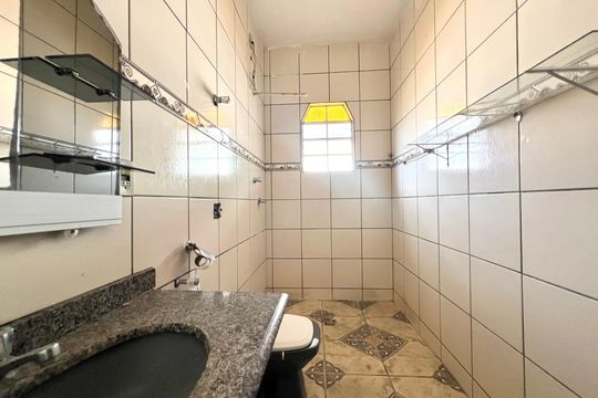 Banheiro Social de casa à venda com 3 quartos, 360m² em Pedra Azul, Contagem