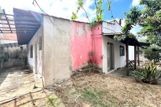 Quintal de casa à venda com 3 quartos, 360m² em Pedra Azul, Contagem