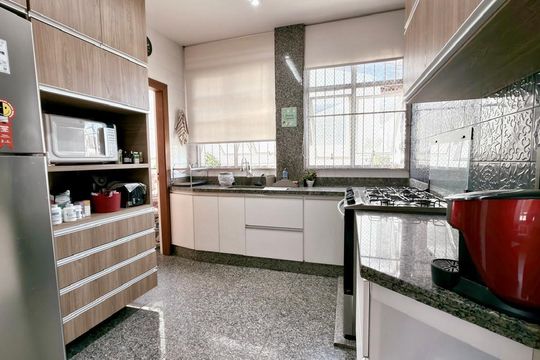 Cozinha de apartamento à venda com 4 quartos, 132m² em Prado, Belo Horizonte