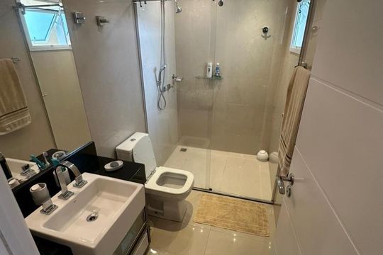 Banheiro de casa de condomínio à venda com 3 quartos, 320m² em Tremembé, São Paulo