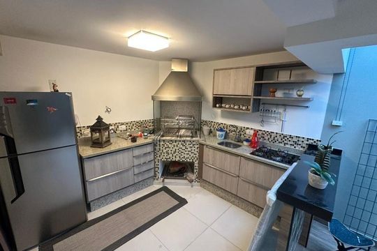 Cozinha de casa de condomínio à venda com 3 quartos, 320m² em Tremembé, São Paulo
