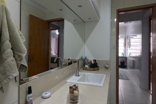 Banheiro de apartamento para alugar com 1 quarto, 51m² em Ponta da Praia, Santos