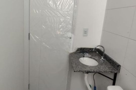 Banheiro de apartamento para alugar com 2 quartos, 44m² em Lomba do Pinheiro, Porto Alegre
