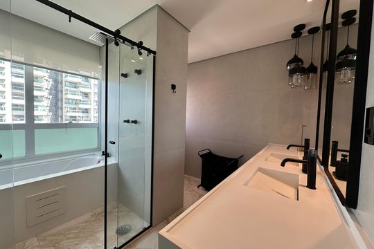 Banheiro da Suíte 3 de apartamento para alugar com 3 quartos, 200m² em Alphaville Empresarial, Barueri