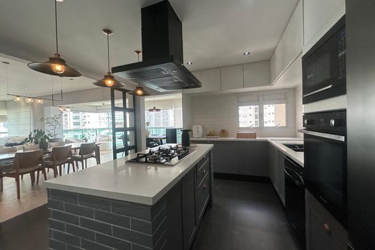 Cozinha de apartamento para alugar com 3 quartos, 200m² em Alphaville Empresarial, Barueri