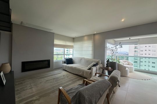 Apartamento para alugar com 3 quartos, 200m² em Alphaville Empresarial, Barueri