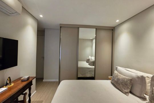 Suíte  de apartamento à venda com 2 quartos, 63m² em Lourdes, Belo Horizonte