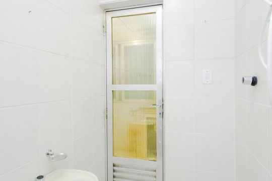 Banheiro de serviço de apartamento para alugar com 3 quartos, 145m² em Centro, Guarulhos