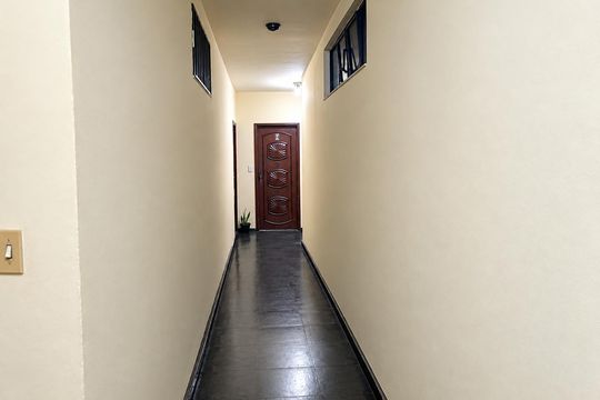 Corredor de apartamento à venda com 2 quartos, 80m² em Floramar, Belo Horizonte