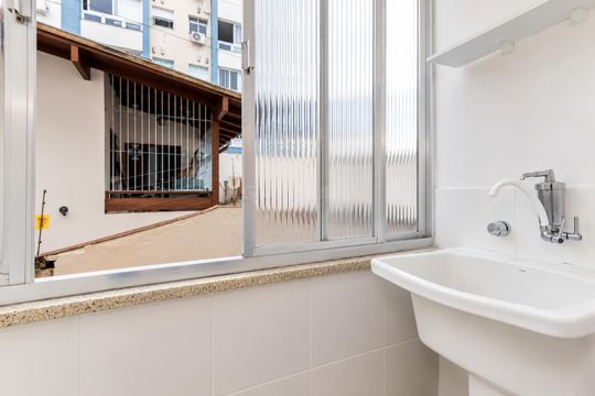 Área de serviço de apartamento para alugar com 2 quartos, 60m² em Santana, Porto Alegre