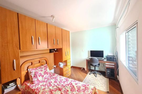 Quarto de casa à venda com 4 quartos, 210m² em Jardim Santa Mena, Guarulhos