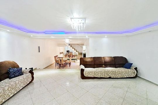 Sala de casa à venda com 4 quartos, 210m² em Jardim Santa Mena, Guarulhos