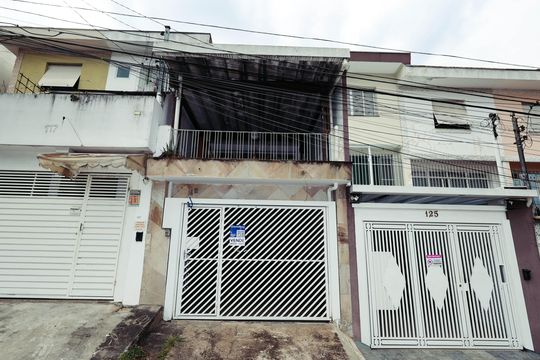 Fachada de casa à venda com 3 quartos, 152m² em Vila Mariana, São Paulo