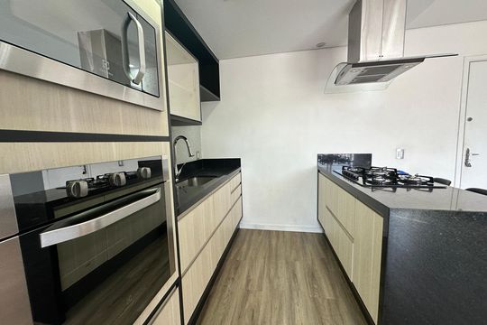 Cozinha de apartamento à venda com 1 quarto, 57m² em Jardim do Líbano, Barueri
