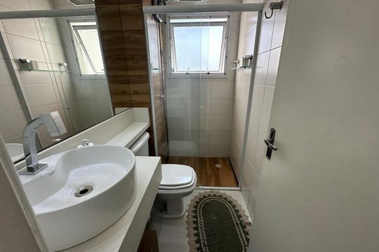 Banheiro de apartamento à venda com 1 quarto, 57m² em Jardim do Líbano, Barueri