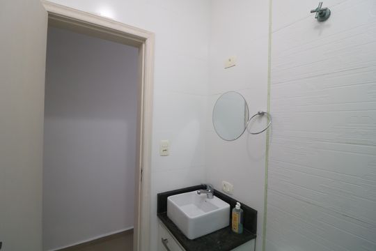 Banheiro de casa para alugar com 2 quartos, 50m² em Vila Antonieta, São Paulo