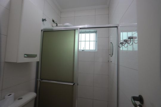 Banheiro de casa para alugar com 2 quartos, 50m² em Vila Antonieta, São Paulo