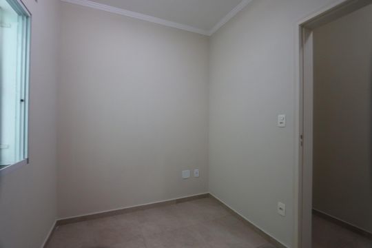 Quarto 2 de casa para alugar com 2 quartos, 50m² em Vila Antonieta, São Paulo