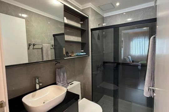 Banheiro de apartamento à venda com 2 quartos, 54m² em Vila Rio Branco, Jundiaí