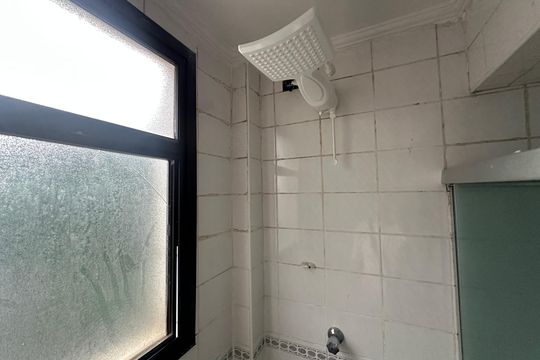Banheiro de apartamento para alugar com 1 quarto, 50m² em Itararé, São Vicente