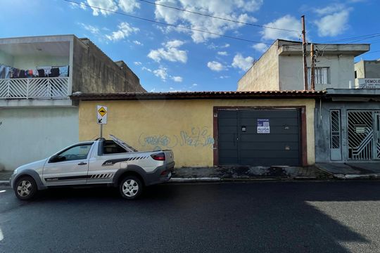 Fachada+Placa de casa para alugar com 2 quartos, 250m² em Jardim Cotinha, São Paulo