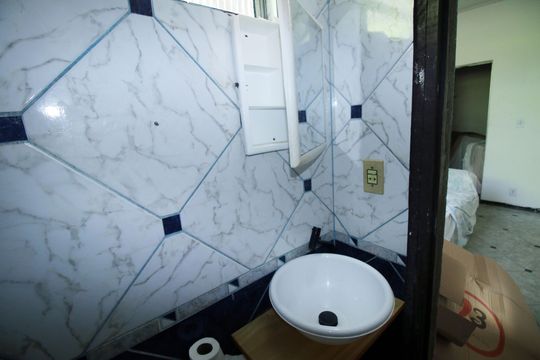 Banheiro de casa para alugar com 1 quarto, 40m² em Penha, Rio de Janeiro